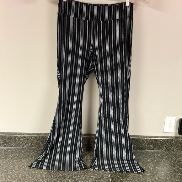 8/24    NOBO xxl black and white flare leg leggings - Picture 1 of 7